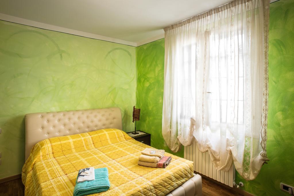 B&B La Petite Maison Puegnago Quarto foto